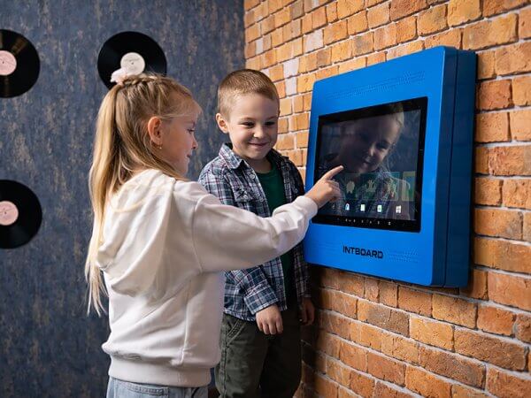 01_INTBOARD-_BOXI_interior