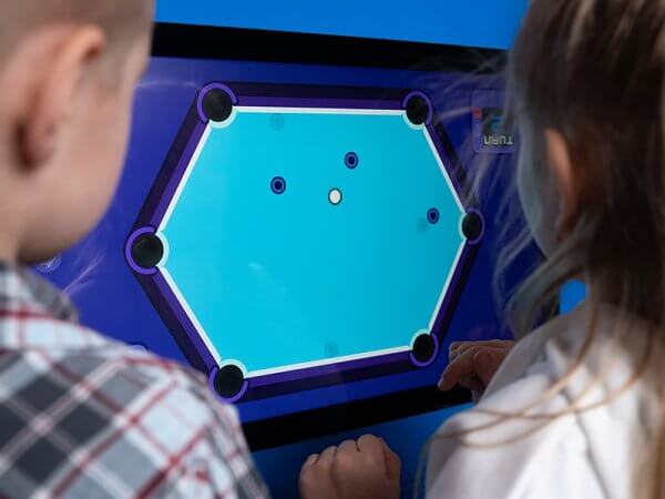 01_INTBOARD-_BOXI_interior